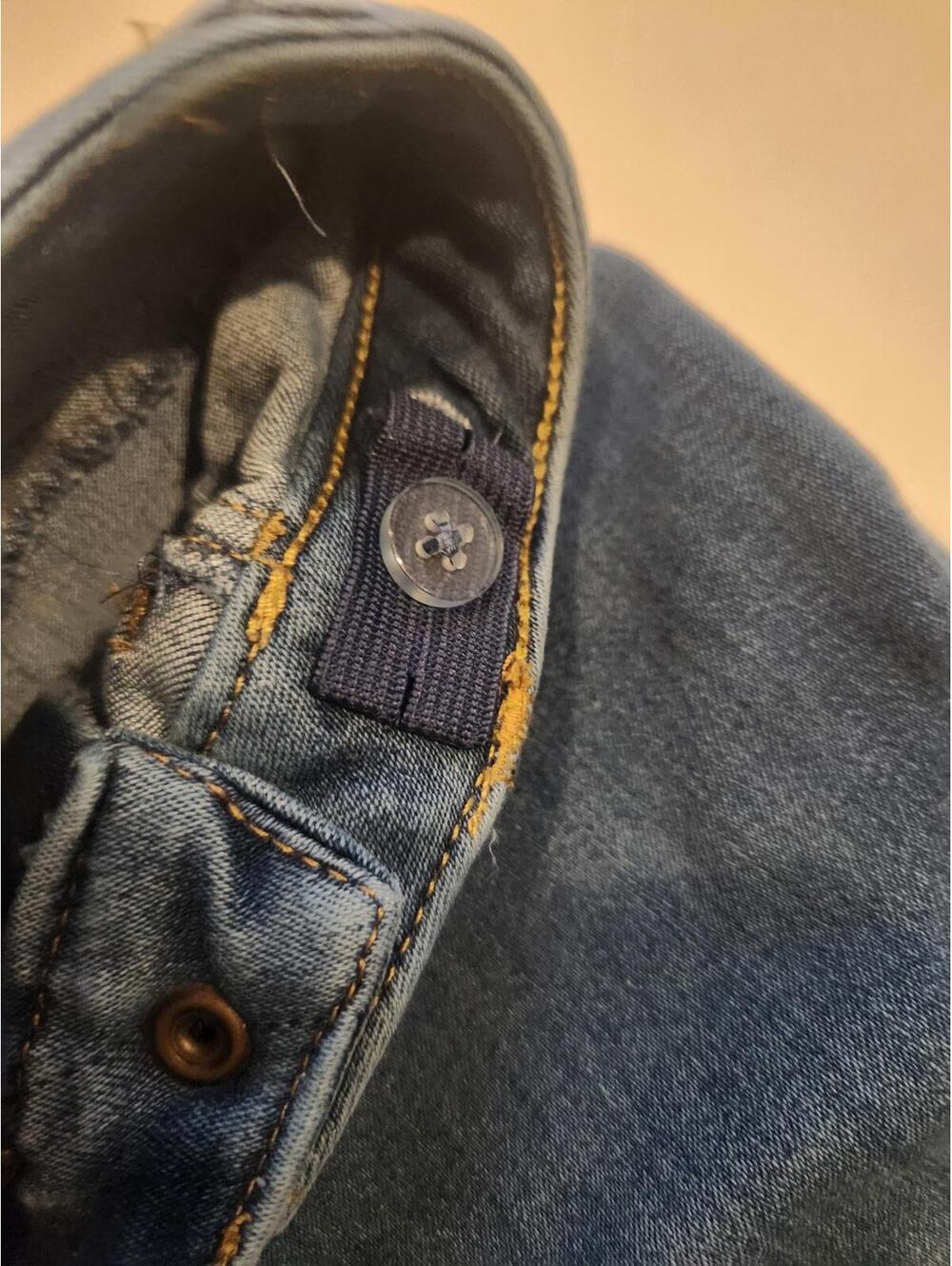Carter's Girls Jeans. Girls size 7/7a. 20 inch inseam. Good condition - Picture 4 of 6